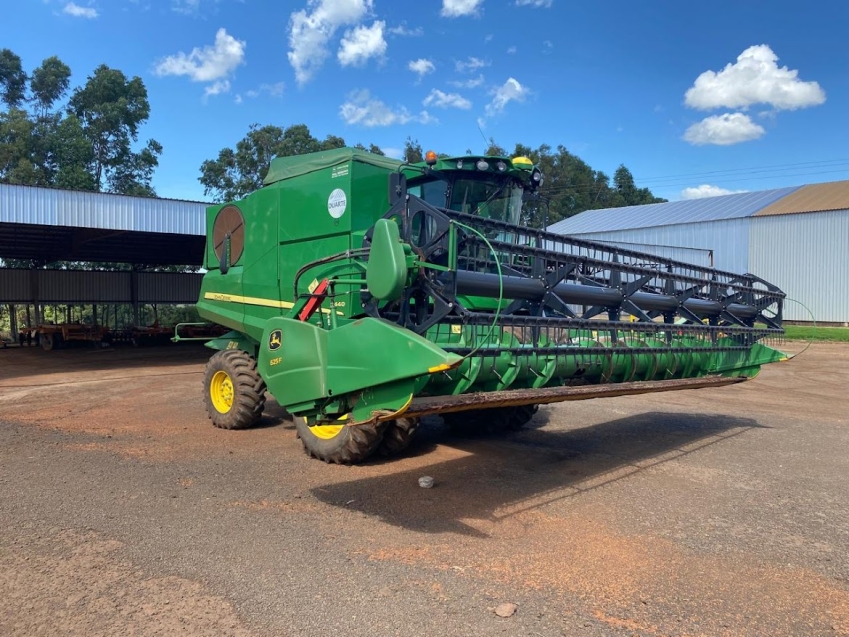 john deere colheitadeira s440 rodado dual. com piloto automatico. plataforma 22 pes. motor: 1027 - trilha: 726 diesel 1p automatico 2019