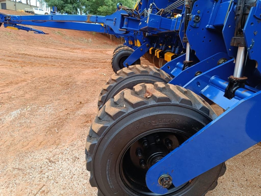 tatu plantadeira usap. 30 linhas. 50cm. titanium. desligamento 03 seccoes. isobuss diesel 1p automatico 2018