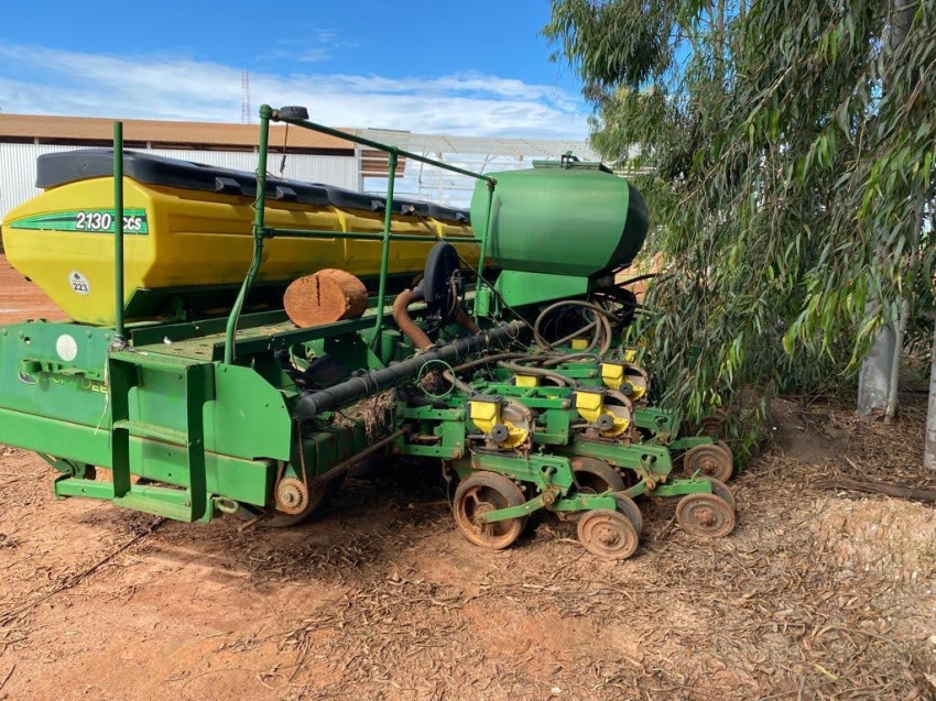 john deere plantadeira 2130 28 linhas. 50cm. diesel 1p automatico 2012