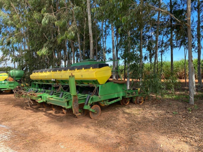 john deere plantadeira 2130 28 linhas. 50cm. diesel 1p automatico 2012