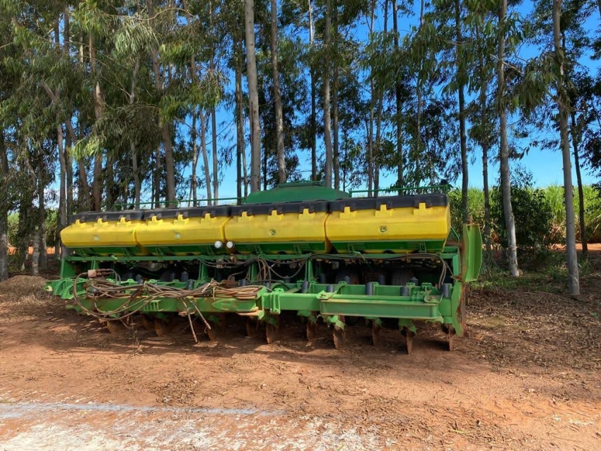 john deere plantadeira 2130 28 linhas. 50cm. diesel 1p automatico 2012