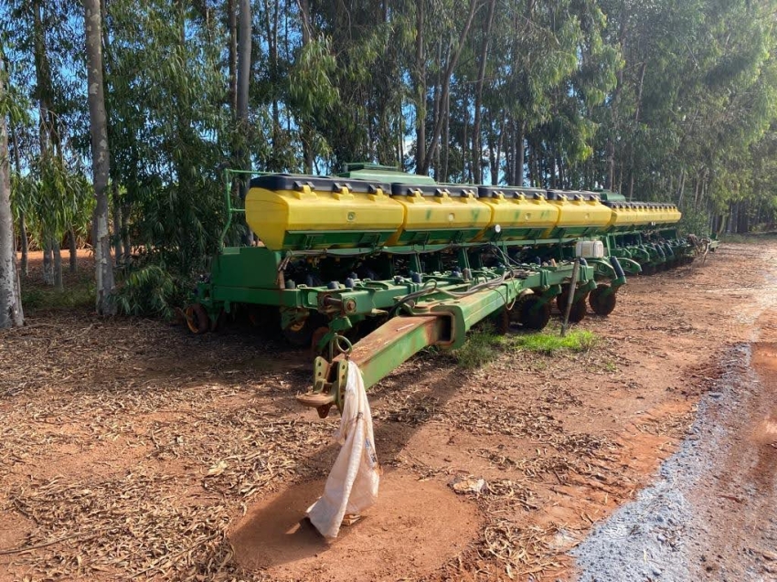 john deere plantadeira 2130 28 linhas. 50cm. diesel 1p automatico 2012