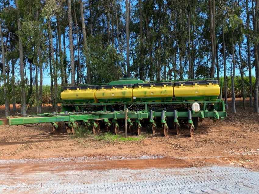 john deere plantadeira 2130 28 linhas. 50cm. diesel 1p automatico 2012