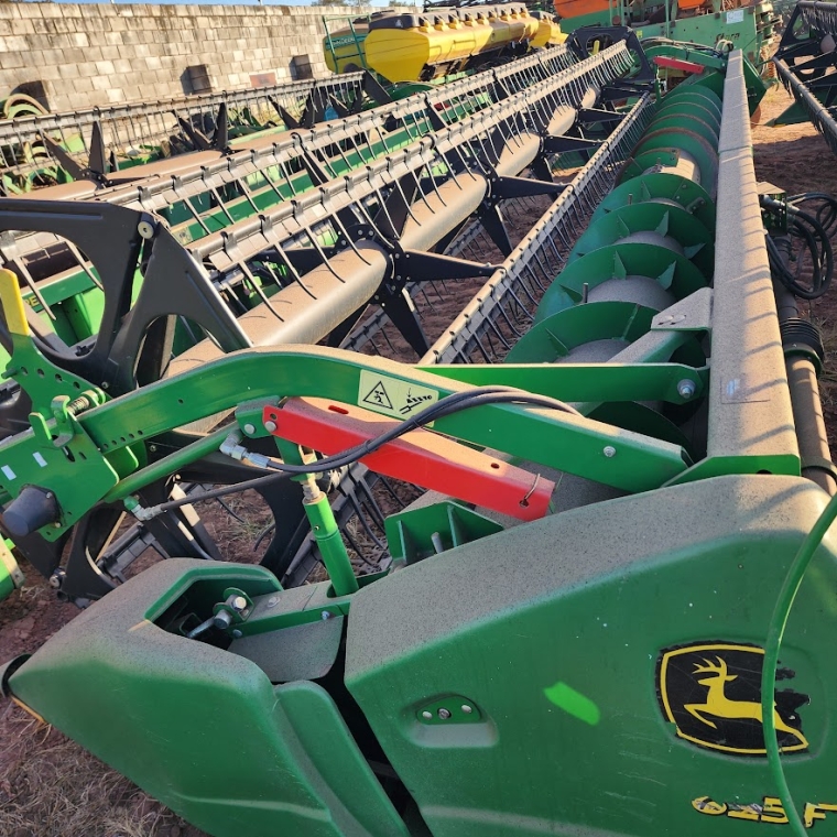 john deere colheitadeira s440 cabine. rodado dual. plataforma 25 pes. motor: 1.429hrs - trilha: 924hrs diesel 1p automatico 2018