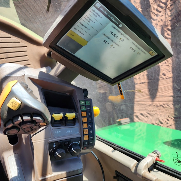 john deere colheitadeira s440 cabine. rodado dual. plataforma 25 pes. motor: 1.429hrs - trilha: 924hrs diesel 1p automatico 2018