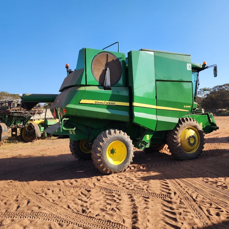 john deere colheitadeira s440 cabine. rodado dual. plataforma 25 pes. motor: 1.429hrs - trilha: 924hrs diesel 1p automatico 2018