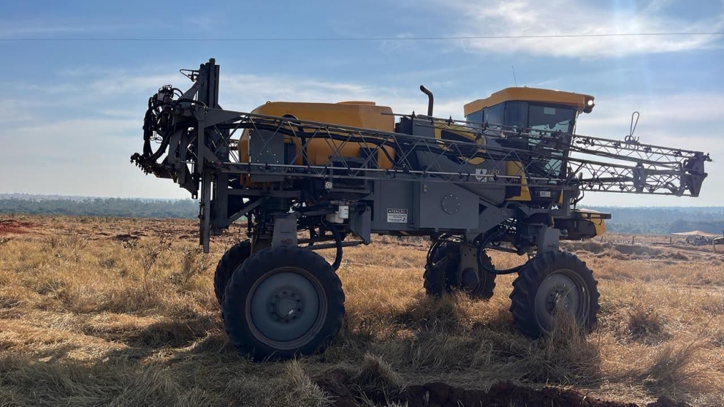 john deere pulverizador pla 125j piloto autom. metal 27 mts. tanque 2.500 lts. motor: 2.975hrs. diesel 1p automatico 2022