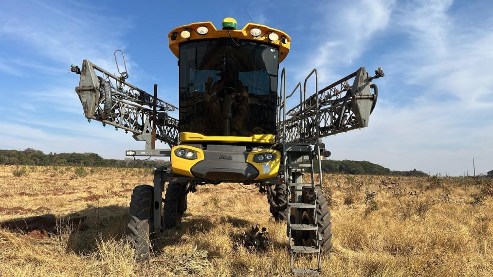 john deere pulverizador pla 125j piloto autom. metal 27 mts. tanque 2.500 lts. motor: 2.975hrs. diesel 1p automatico 2022