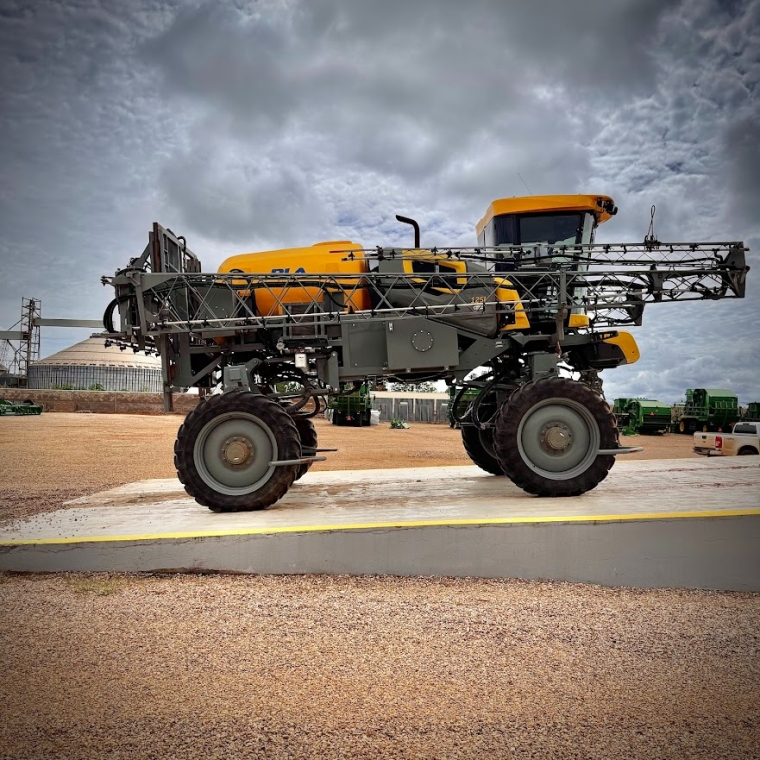 john deere pulverizador pla 125j piloto autom. metal 27 mts. tanque 2.500 lts. motor: 1.168hrs diesel 1p automatico 2023