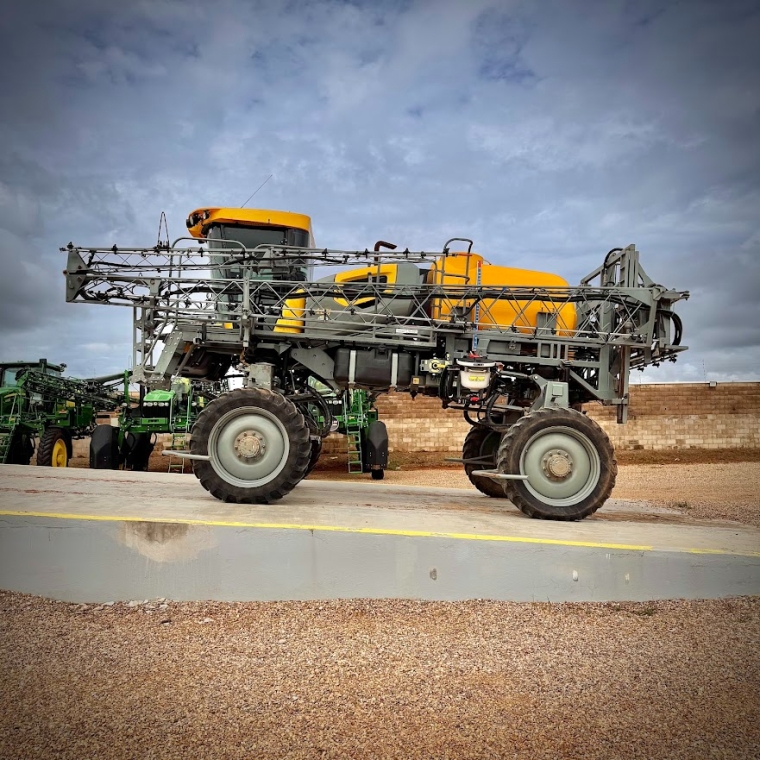 john deere pulverizador pla 125j piloto autom. metal 27 mts. tanque 2.500 lts. motor: 1.168hrs diesel 1p automatico 2023