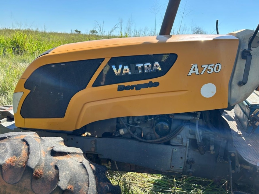 valtra trator a 750 75cv. sem cabine. levante hidraulico. tdp. motor: 3.728hrs diesel 1p automatico 2017