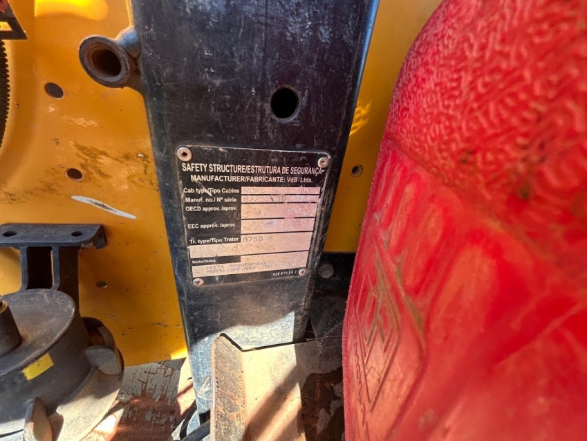 valtra trator a 750 75cv. sem cabine. levante hidraulico. tdp. motor: 3.728hrs diesel 1p automatico 2017
