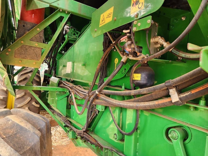 john deere colheitadeira s440 rodado dual. com piloto automatico. plataforma 22 pes. motor: 1.388 - trilha: 875 diesel 1p automatico 2018