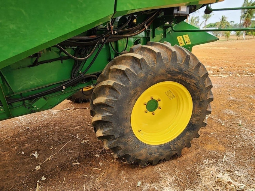 john deere colheitadeira s440 rodado dual. com piloto automatico. plataforma 22 pes. motor: 1.388 - trilha: 875 diesel 1p automatico 2018