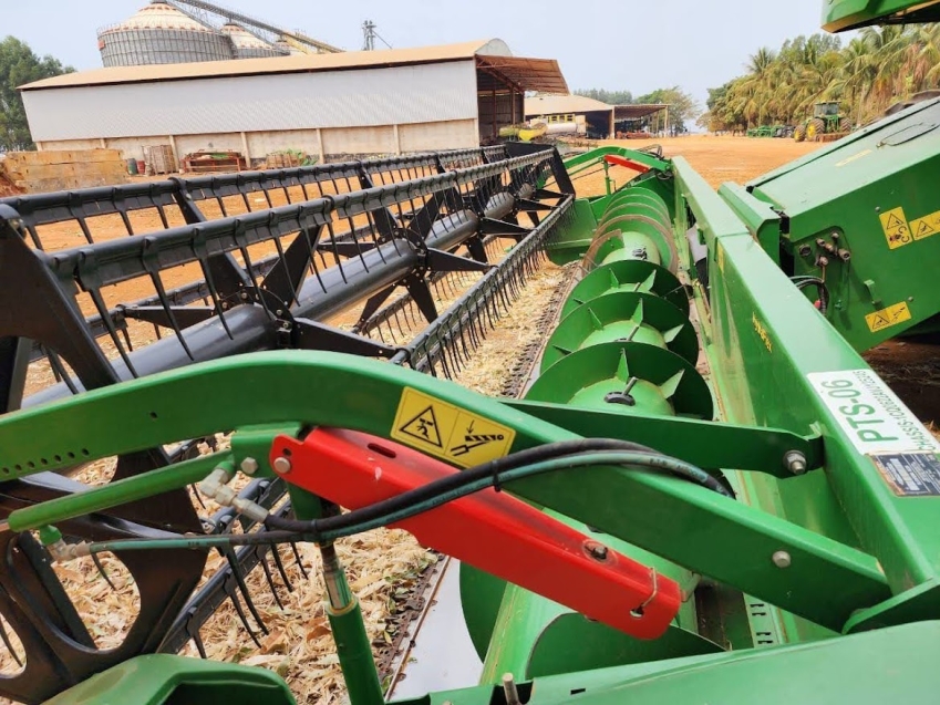 john deere colheitadeira s440 rodado dual. com piloto automatico. plataforma 22 pes. motor: 1.388 - trilha: 875 diesel 1p automatico 2018