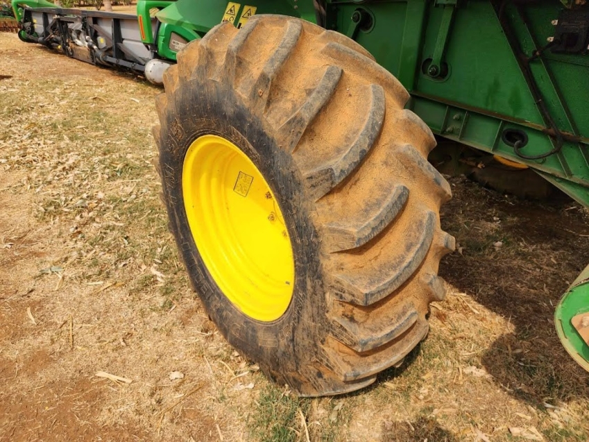 john deere colheitadeira s440 rodado dual. com piloto automatico. plataforma 22 pes. motor: 1027 - trilha: 726 diesel 1p automatico 2019