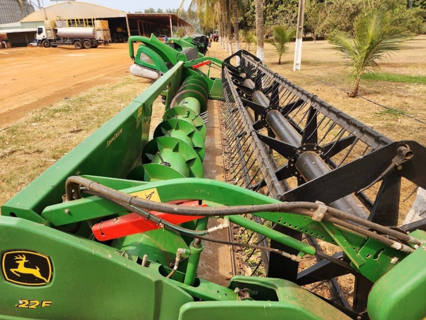 john deere colheitadeira s440 rodado dual. com piloto automatico. plataforma 22 pes. motor: 1027 - trilha: 726 diesel 1p automatico 2019
