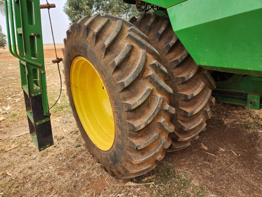 john deere colheitadeira s440 rodado dual. com piloto automatico. plataforma 22 pes. motor: 1027 - trilha: 726 diesel 1p automatico 2019
