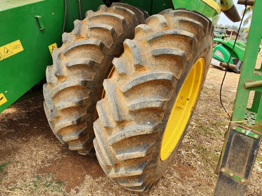 john deere colheitadeira s440 rodado dual. com piloto automatico. plataforma 22 pes. motor: 1027 - trilha: 726 diesel 1p automatico 2019