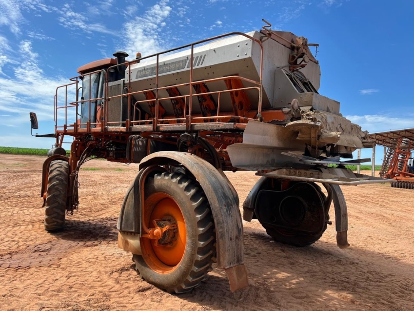 jacto pulverizador uniport 5030 npk capacidade 5.000kg. porta dupla. luz de trabalho diesel 1p automatico 2019