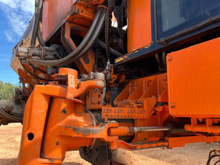 jacto pulverizador uniport 5030 npk capacidade 5.000kg. porta dupla. luz de trabalho diesel 1p automatico 2019