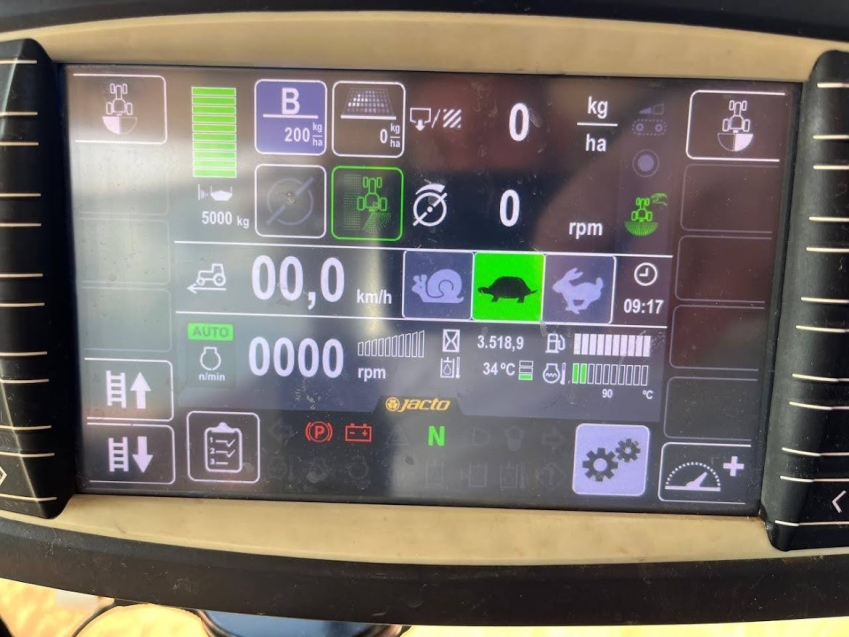jacto pulverizador uniport 5030 npk capacidade 5.000kg. porta dupla. luz de trabalho diesel 1p automatico 2019