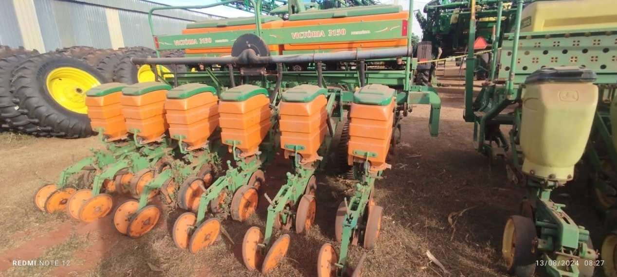 stara plantadeira victoria 3150 06 linhas. 50cm. pneumatica. diesel 1p automatico 2016