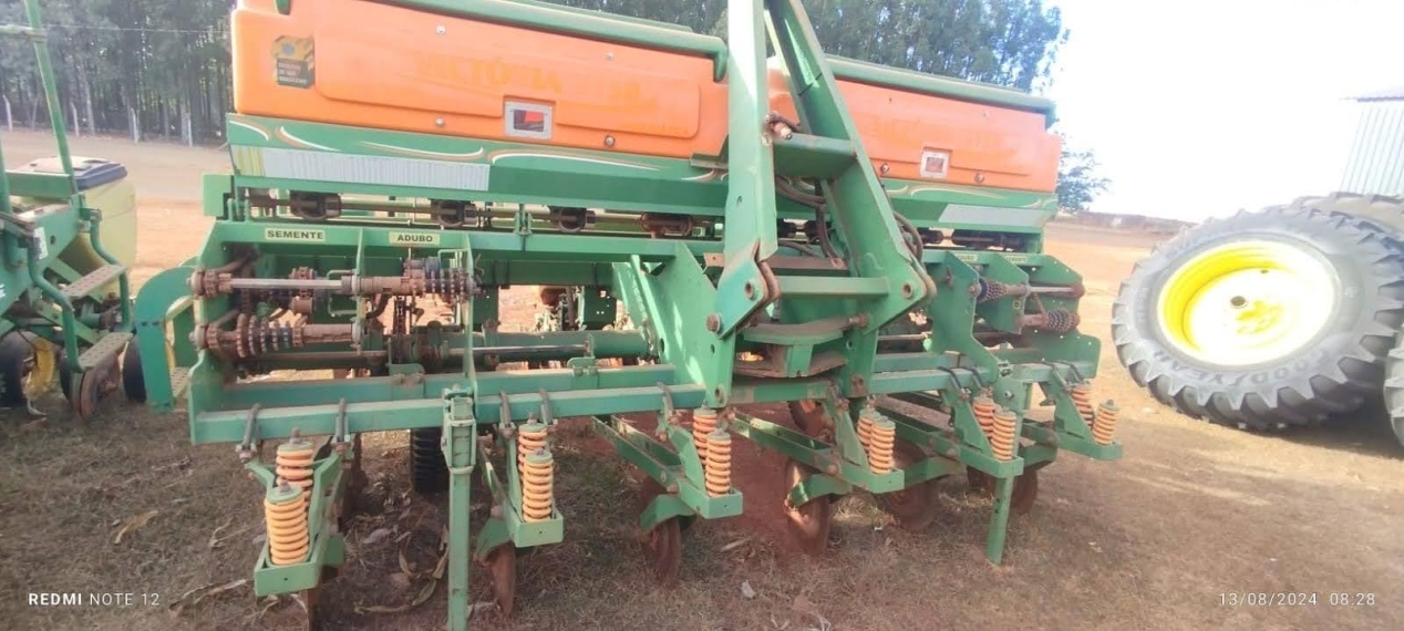 stara plantadeira victoria 3150 06 linhas. 50cm. pneumatica. diesel 1p automatico 2016