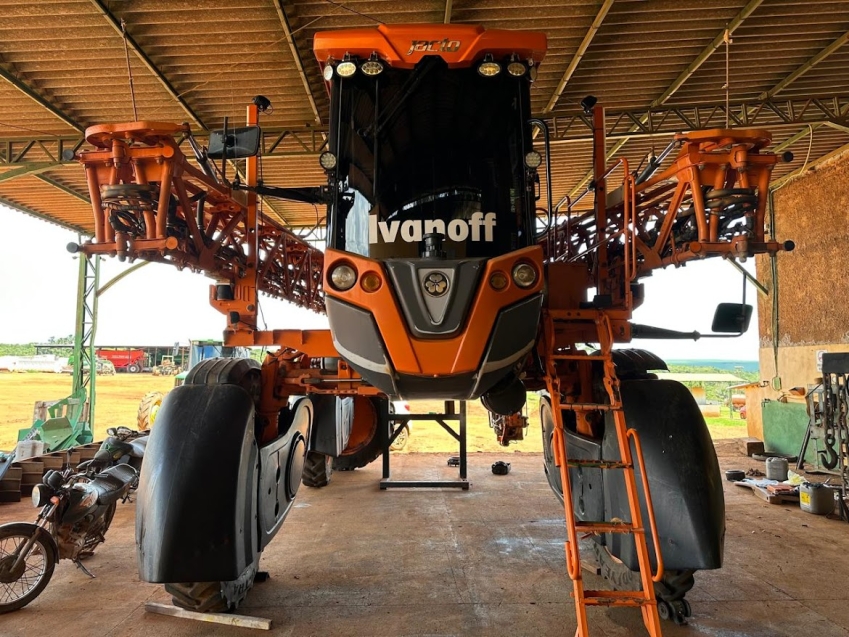 jacto pulverizador uniport 4530 tanque 4.500lts. barra de 36mts aco. piloto automatico. 4x4. motor 3.800hrs. diesel 1p automatico 2018