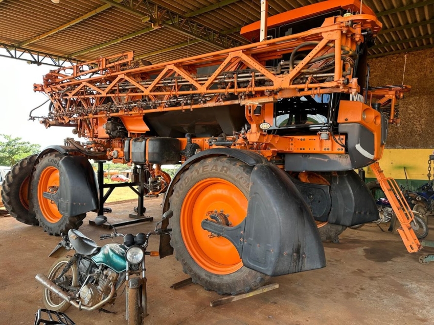 jacto pulverizador uniport 4530 tanque 4.500lts. barra de 36mts aco. piloto automatico. 4x4. motor 3.800hrs. diesel 1p automatico 2018