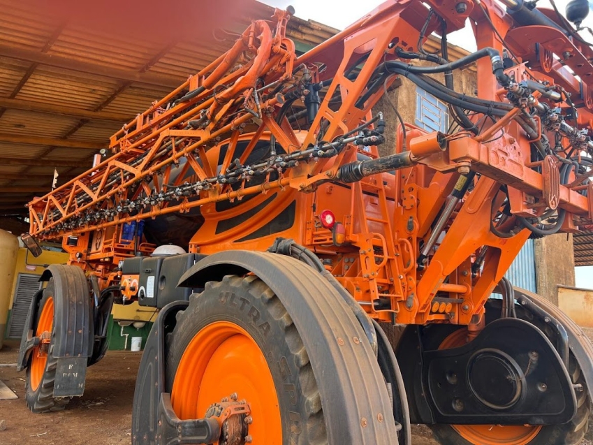 jacto pulverizador uniport 4530 tanque 4.500lts. barra de 36mts aco. piloto automatico. 4x4. motor 3.800hrs. diesel 1p automatico 2018