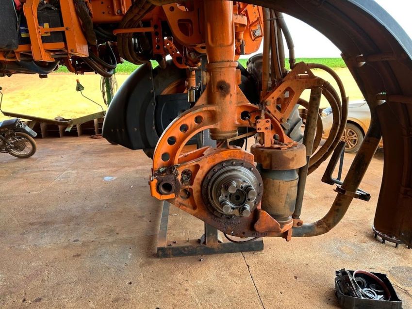 jacto pulverizador uniport 4530 tanque 4.500lts. barra de 36mts aco. piloto automatico. 4x4. motor 3.800hrs. diesel 1p automatico 2018