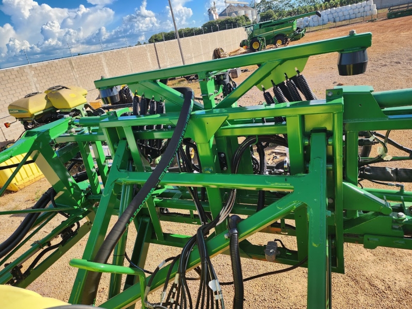 john deere pulverizador m4030 piloto autom. metal 30mts. tanque 3.000lts. exactapply. motor: 1770 diesel 1p automatico 2021
