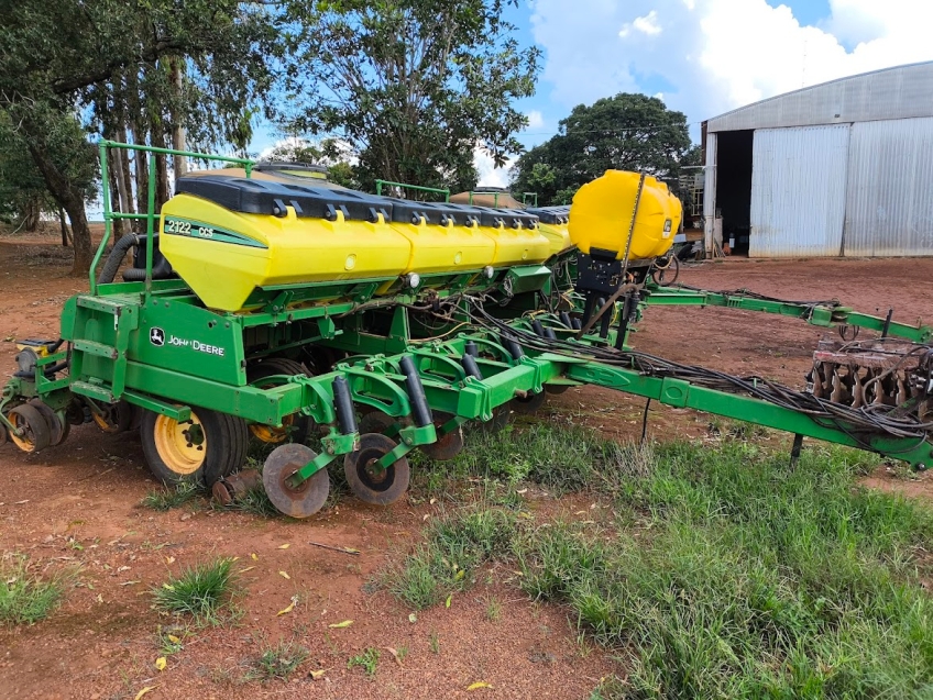 john deere plantadeira 2122 22 linhas. espacamento de 45cm. diesel 1p automatico 2016