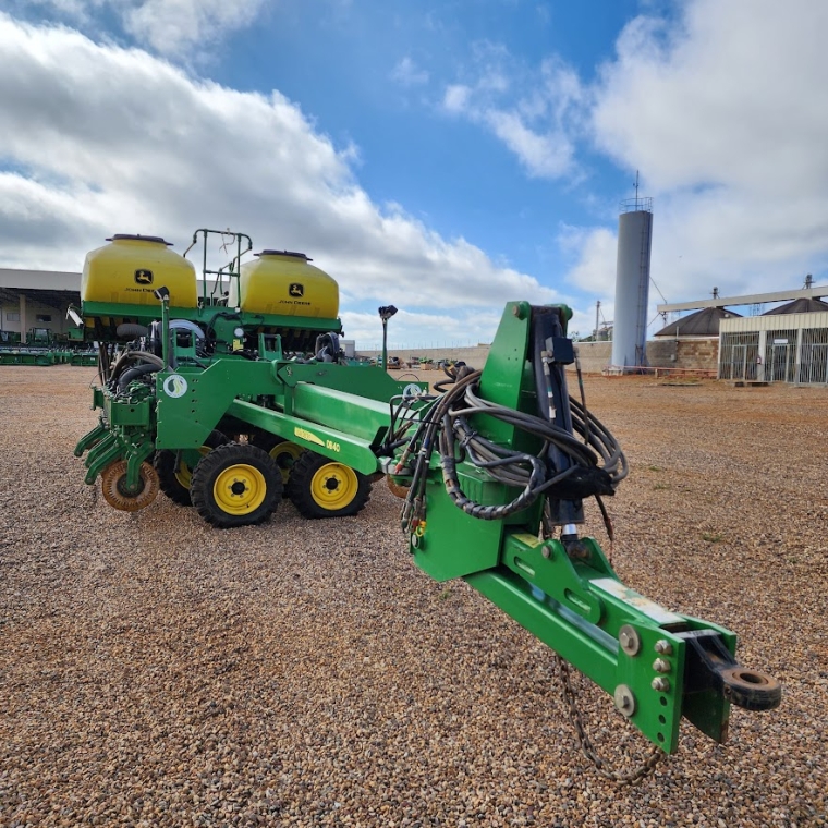 john deere plantadeira db 40 23 linhas. espacamento 50cm. exactemerge. diesel 1p automatico 2023
