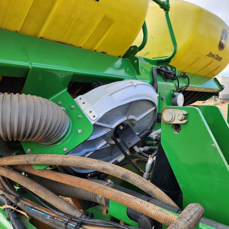 john deere plantadeira db 40 23 linhas. espacamento 50cm. exactemerge. diesel 1p automatico 2023