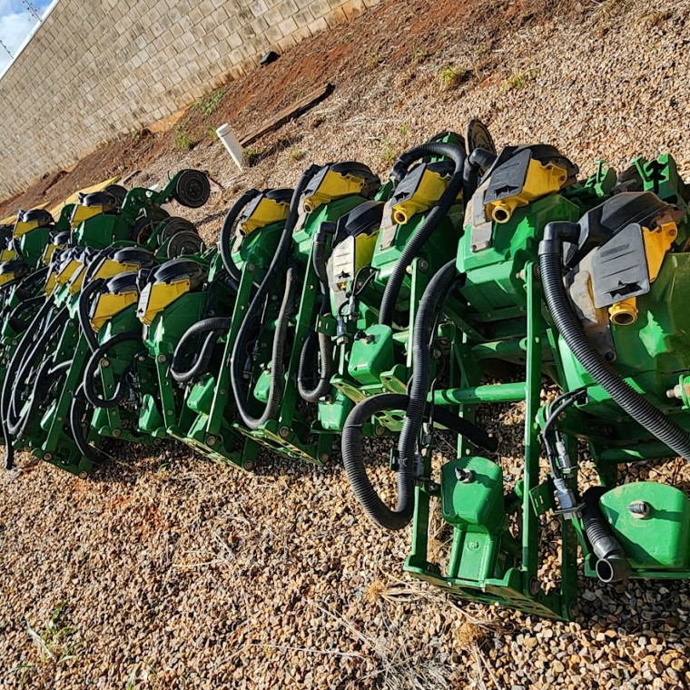john deere plantadeira db 40 23 linhas. espacamento 50cm. exactemerge. diesel 1p automatico 2023
