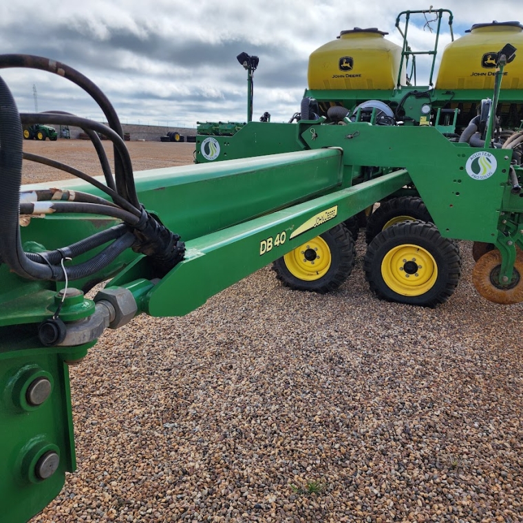 john deere plantadeira db 40 23 linhas. espacamento 50cm. exactemerge. diesel 1p automatico 2023