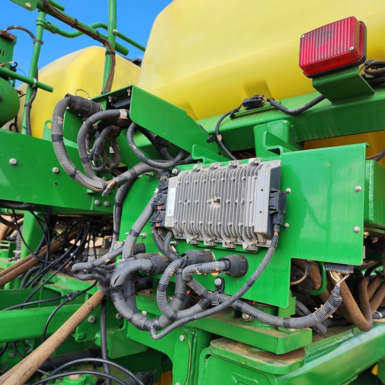 john deere plantadeira db 40 23 linhas. espacamento 50cm. exactemerge. diesel 1p automatico 2023