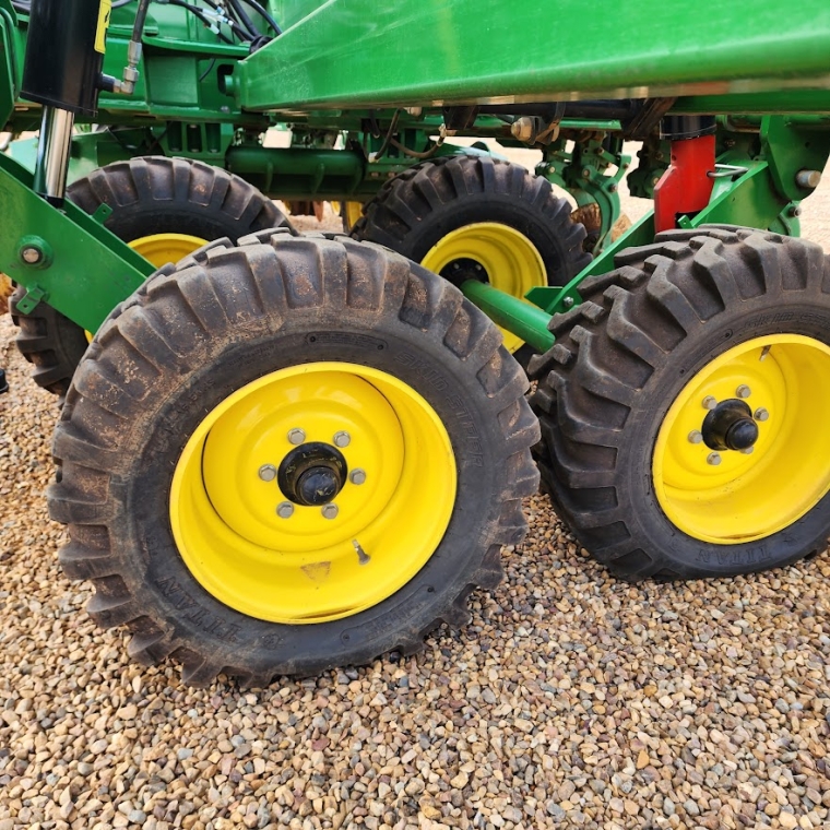 john deere plantadeira db 40 23 linhas. espacamento 50cm. exactemerge. diesel 1p automatico 2023