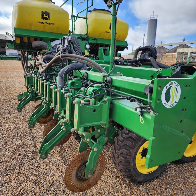 john deere plantadeira db 40 23 linhas. espacamento 50cm. exactemerge. diesel 1p automatico 2023