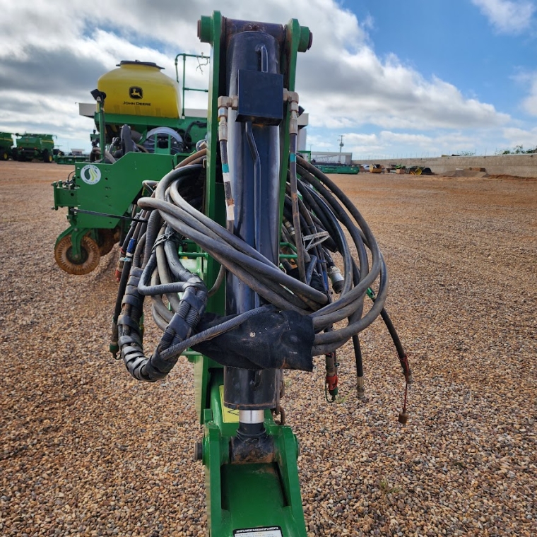 john deere plantadeira db 40 23 linhas. espacamento 50cm. exactemerge. diesel 1p automatico 2023