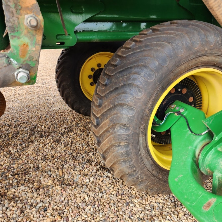 john deere plantadeira db 40 23 linhas. espacamento 50cm. exactemerge. diesel 1p automatico 2023