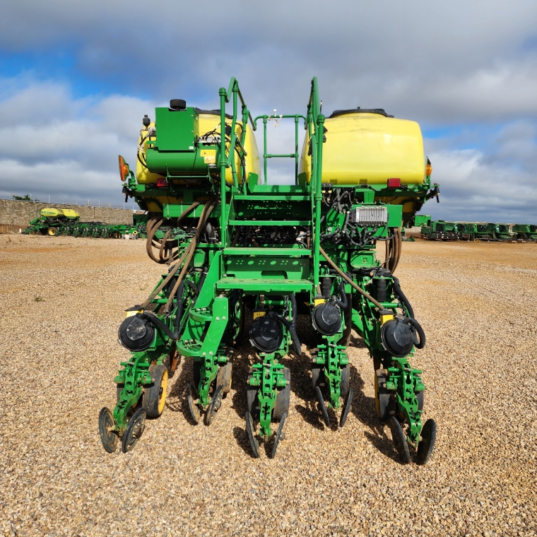 john deere plantadeira db 40 23 linhas. espacamento 50cm. exactemerge. diesel 1p automatico 20231