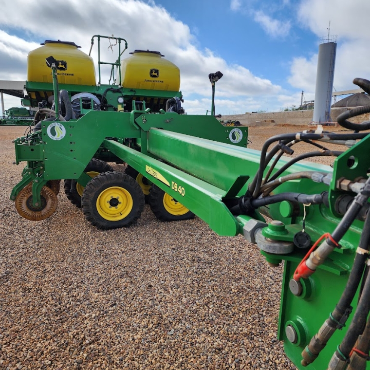 john deere plantadeira db 40 23 linhas. espacamento 50cm. exactemerge. diesel 1p automatico 2023