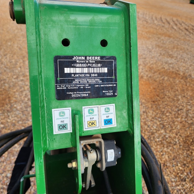 john deere plantadeira db 40 23 linhas. espacamento 50cm. exactemerge. diesel 1p automatico 2023