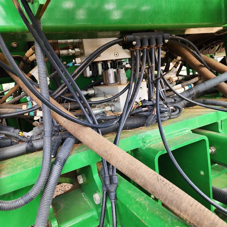 john deere plantadeira db 40 23 linhas. espacamento 50cm. exactemerge. diesel 1p automatico 2023