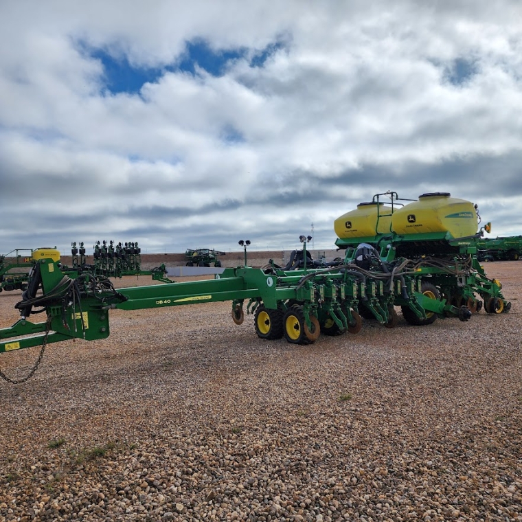john deere plantadeira db 40 23 linhas. espacamento 50cm. exactemerge. diesel 1p automatico 2023