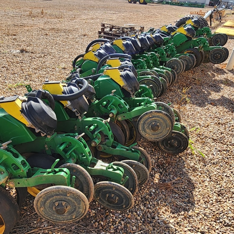 john deere plantadeira db 40 23 linhas. espacamento 50cm. exactemerge. diesel 1p automatico 2023