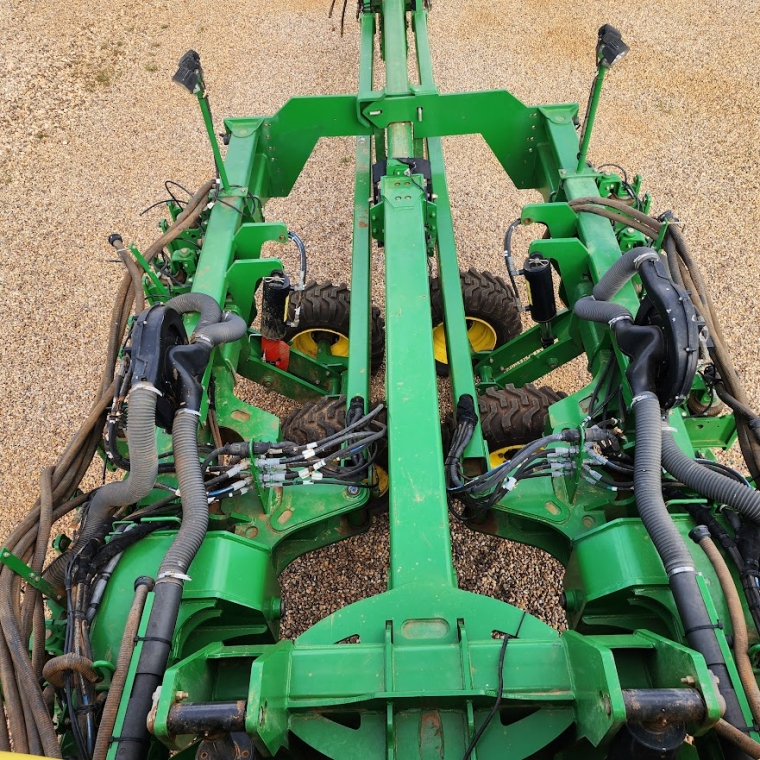 john deere plantadeira db 40 23 linhas. espacamento 50cm. exactemerge. diesel 1p automatico 2023
